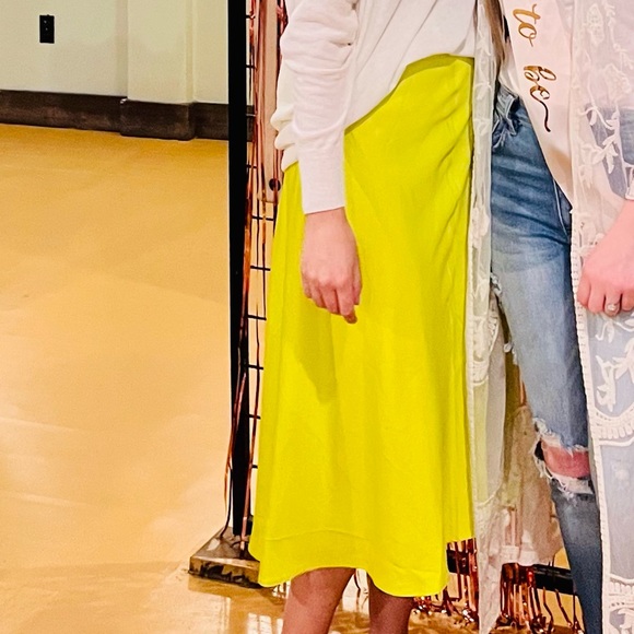 Monki Brisa Satin midi skirt in lime green size 36 - Picture 7 of 7